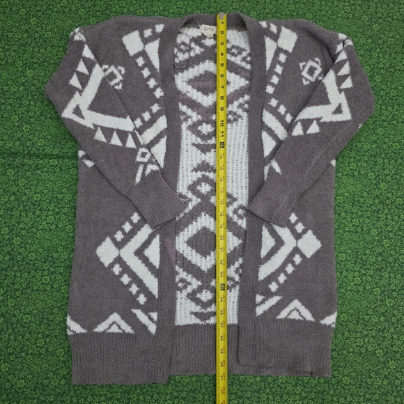 Gray and White Geometric Pattern Men's Sweater - Picture 6 of 11